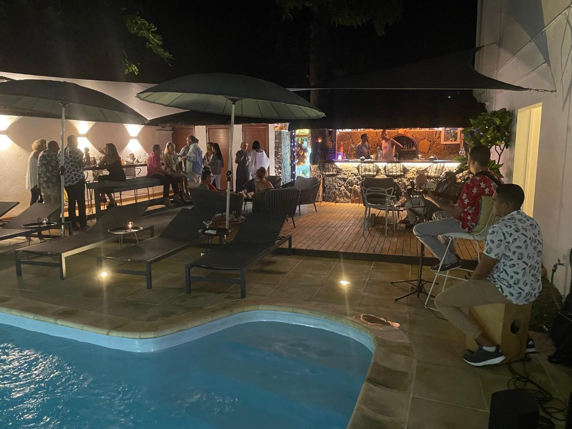 Sous Le Badamier Pensión Grand Baie Exterior foto