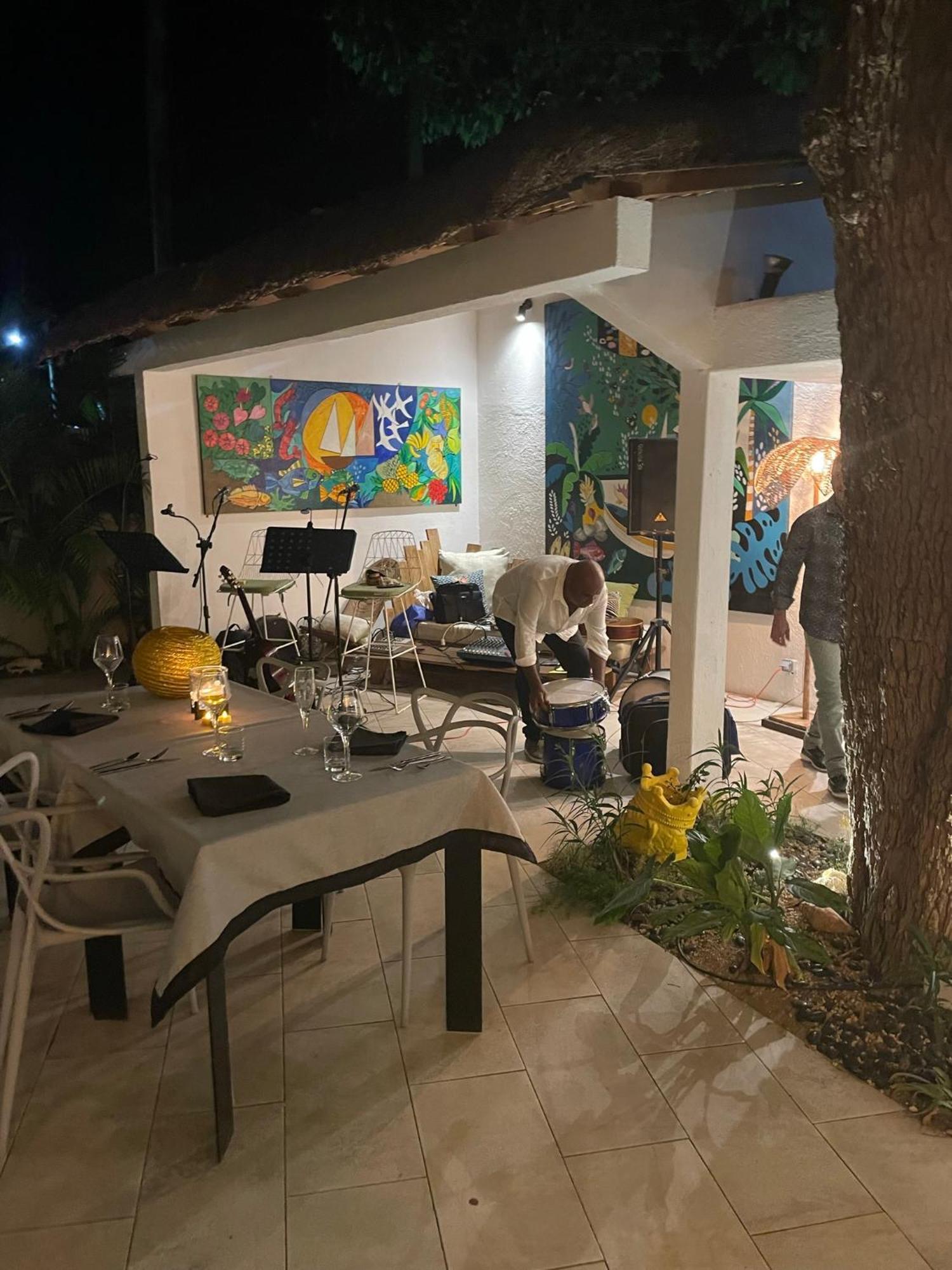 Sous Le Badamier Pensión Grand Baie Exterior foto